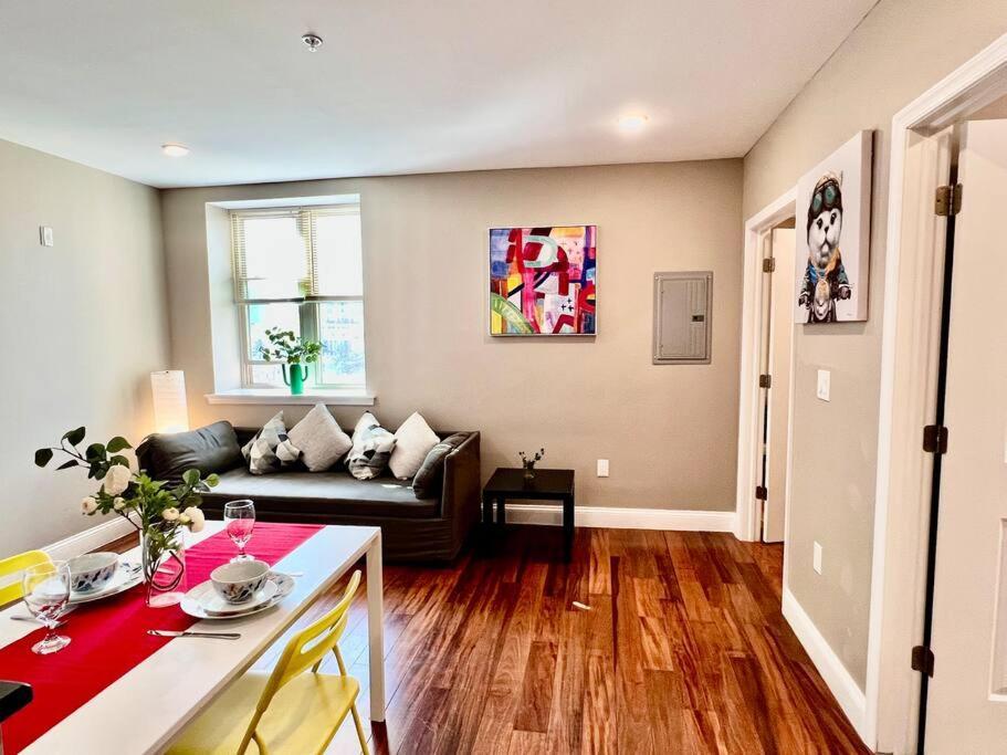 404 Rose In The City 1 Bd Living Room In Center City فيلادلفيا المظهر الخارجي الصورة